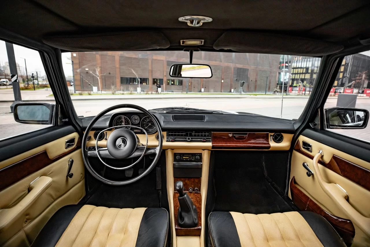 Mercedes-Benz W115 — фото 13